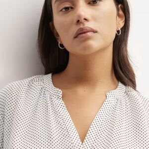 EVERLANE The Washable Clean Silk V-Neck Top